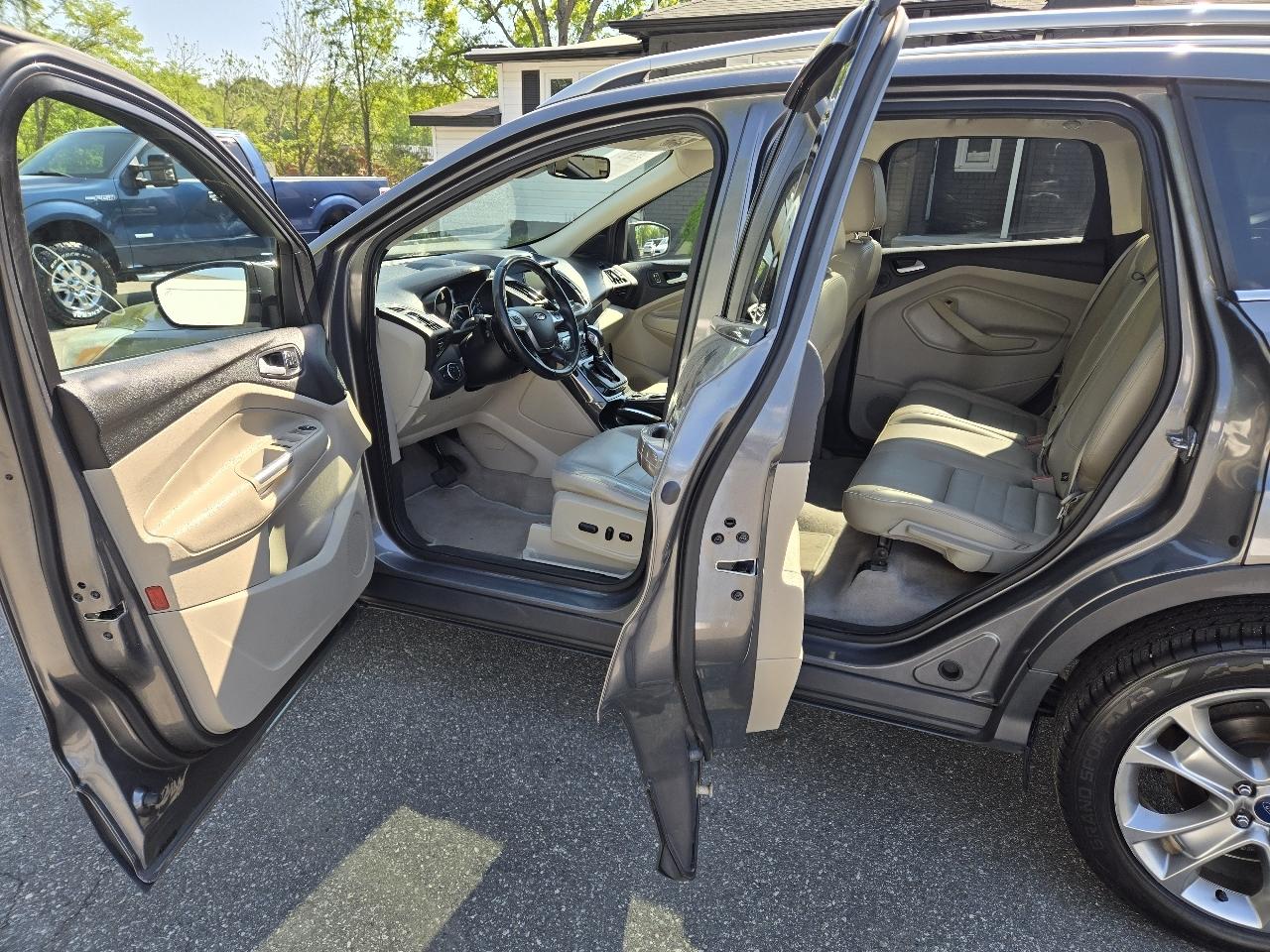 Ford Escape Titanium 4WD 2014