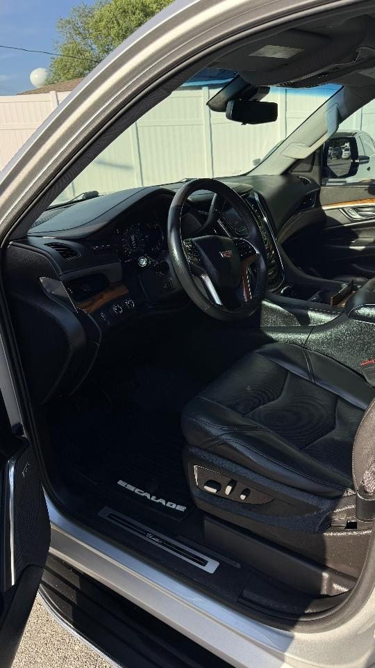 Cadillac Escalade ESV Luxury 4WD 2017
