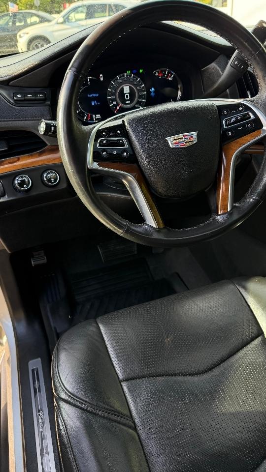 Cadillac Escalade ESV Luxury 4WD 2017