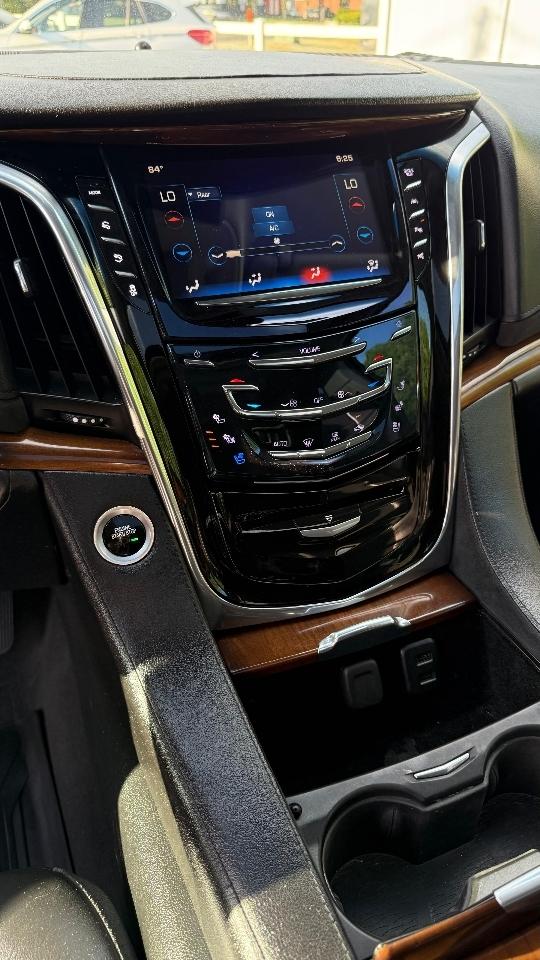 Cadillac Escalade ESV Luxury 4WD 2017