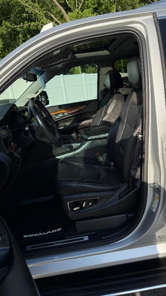 Cadillac Escalade ESV Luxury 4WD 2017