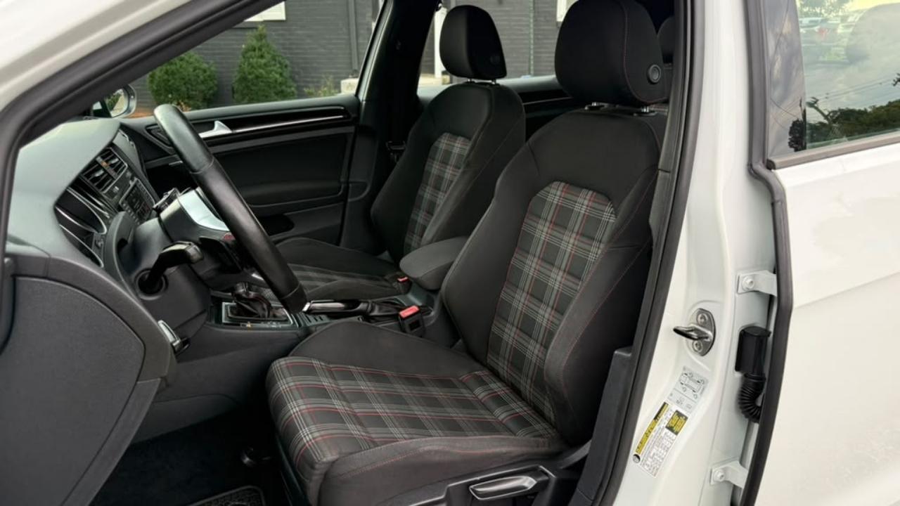 Volkswagen Golf GTI S 6A 4-Door 2017