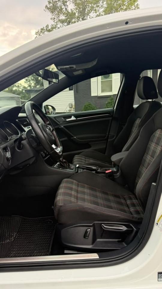 Volkswagen Golf GTI S 6A 4-Door 2017
