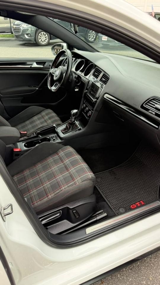 Volkswagen Golf GTI S 6A 4-Door 2017