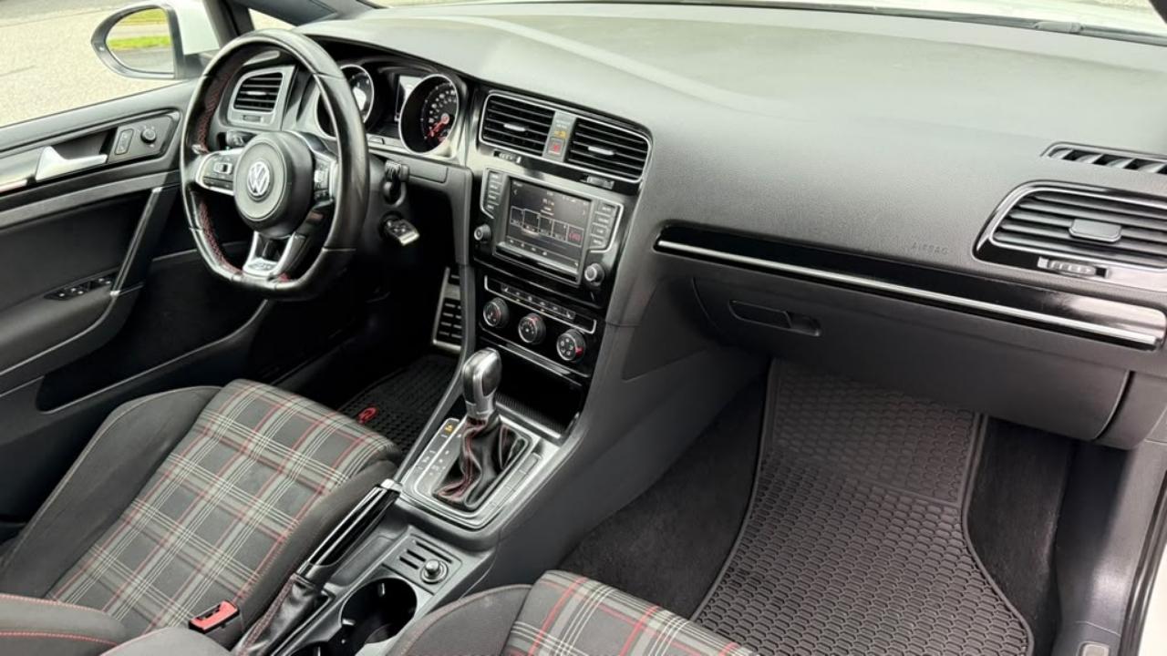 Volkswagen Golf GTI S 6A 4-Door 2017