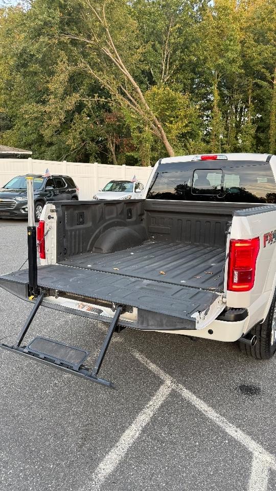 Ford F-150 Platinum SuperCrew 5.5-ft. Bed 4WD 2017