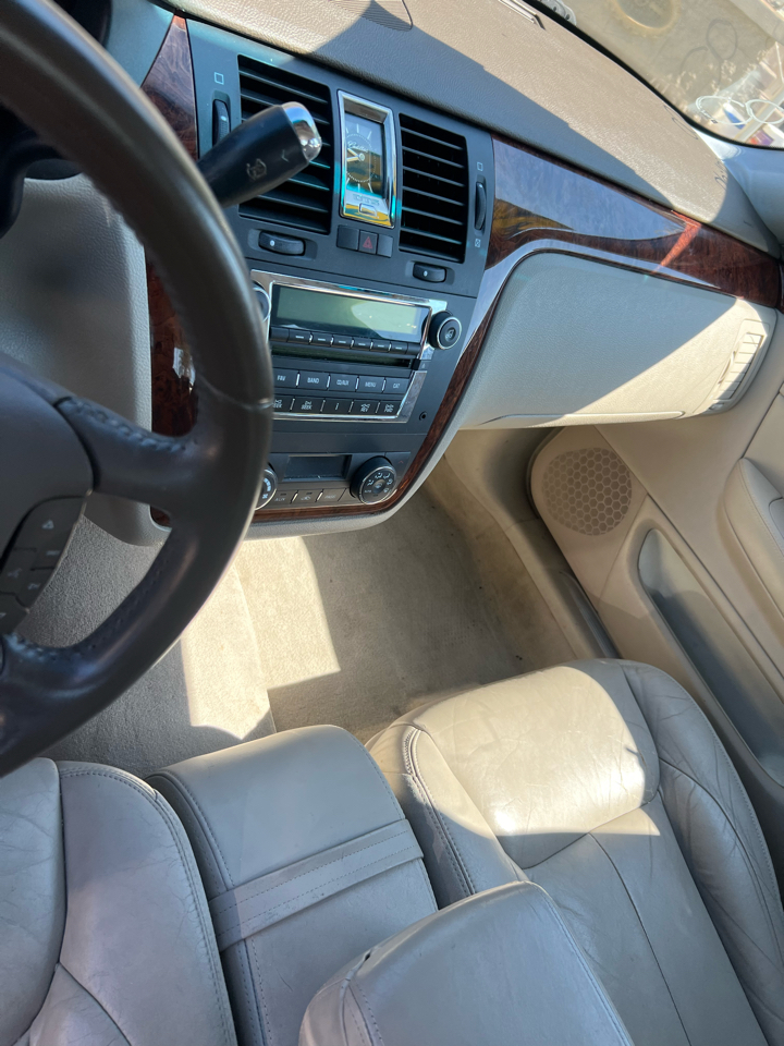 Cadillac DTS Sedan 2006