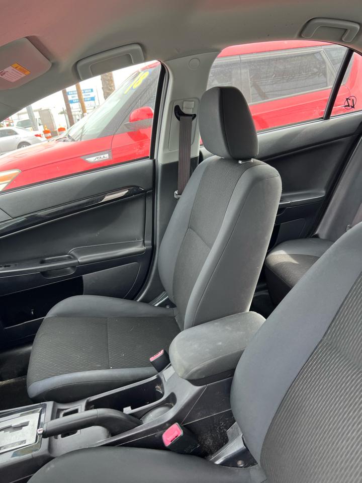 Mitsubishi Lancer ES 5M 2016