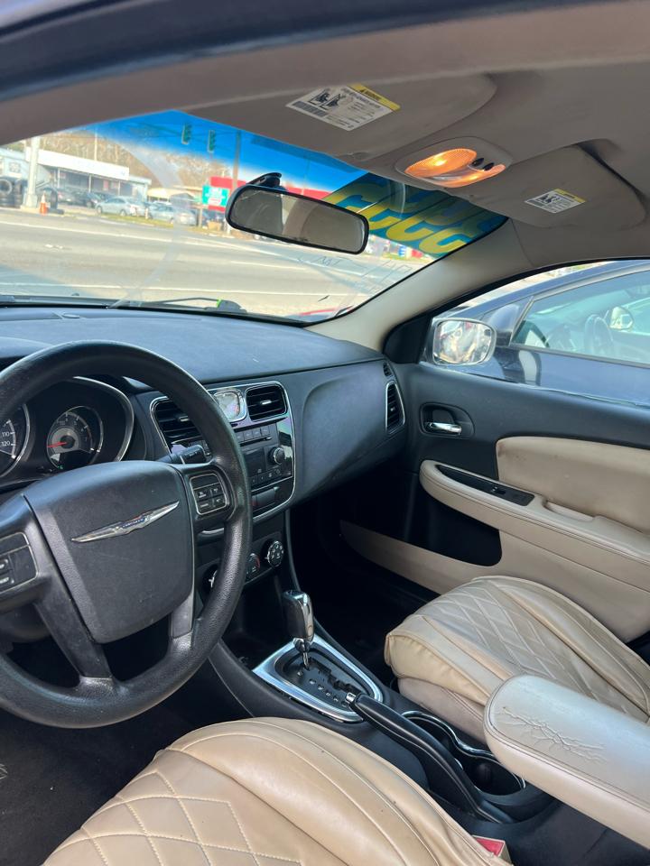 Chrysler 200 LX 2014