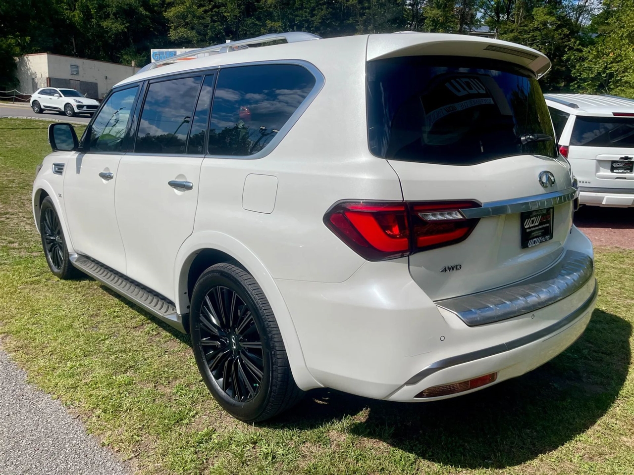 2020 Infiniti QX80 Limited photo 2