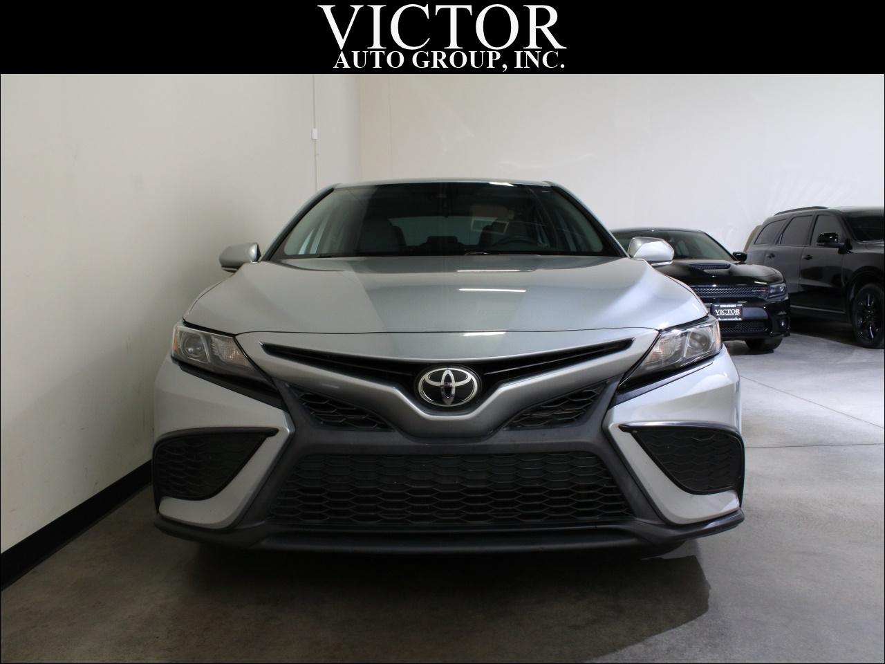 Toyota Camry SE 2021