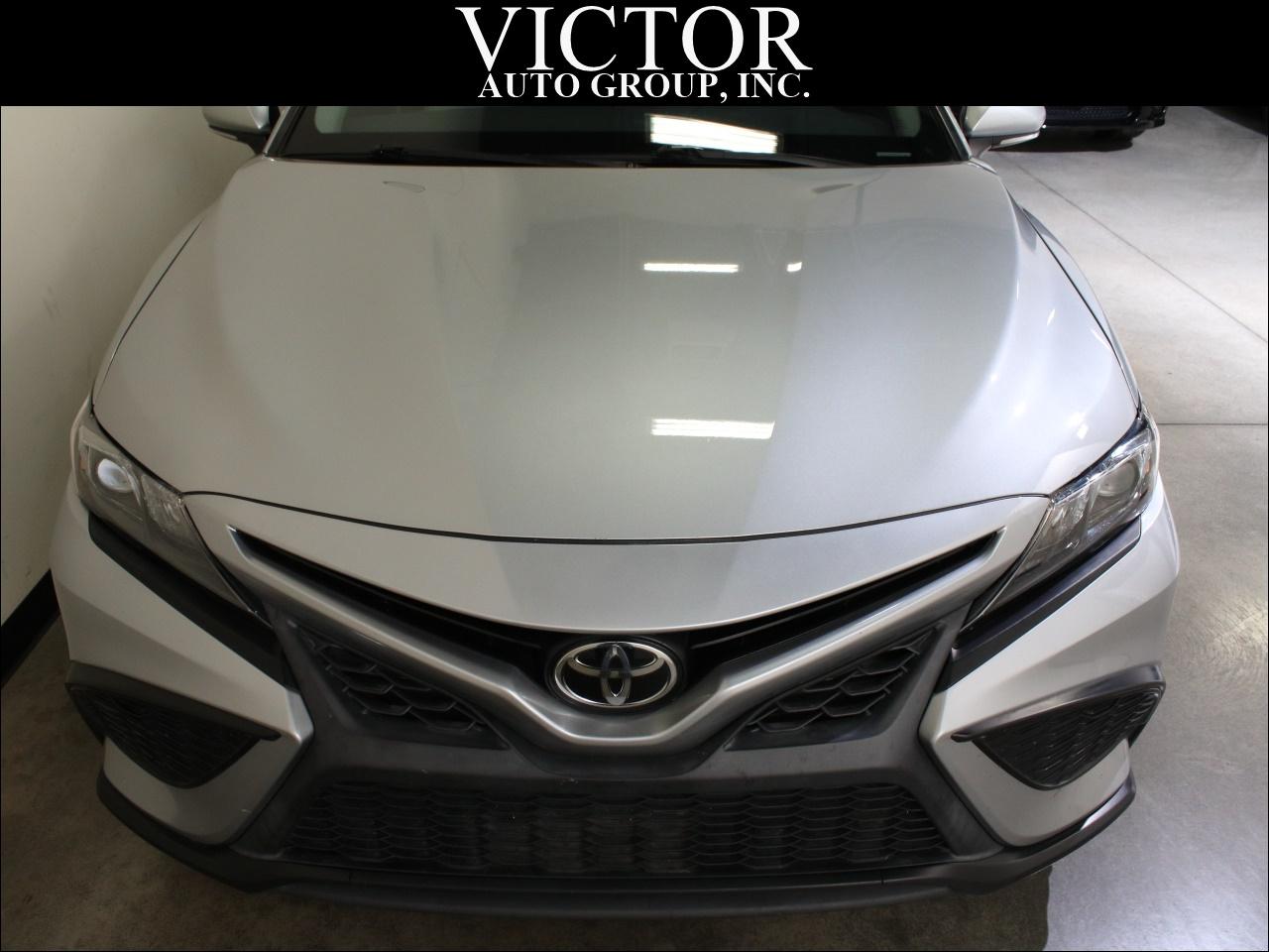 Toyota Camry SE 2021