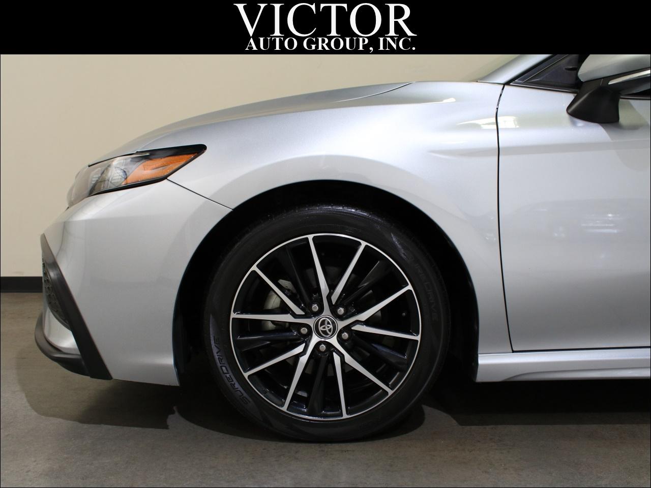 Toyota Camry SE 2021