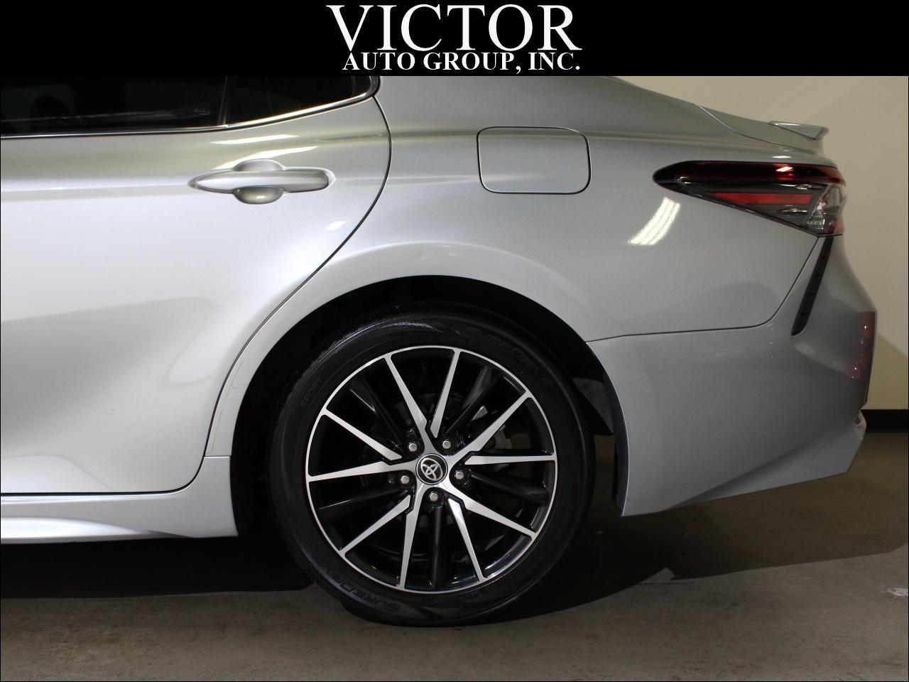 Toyota Camry SE 2021