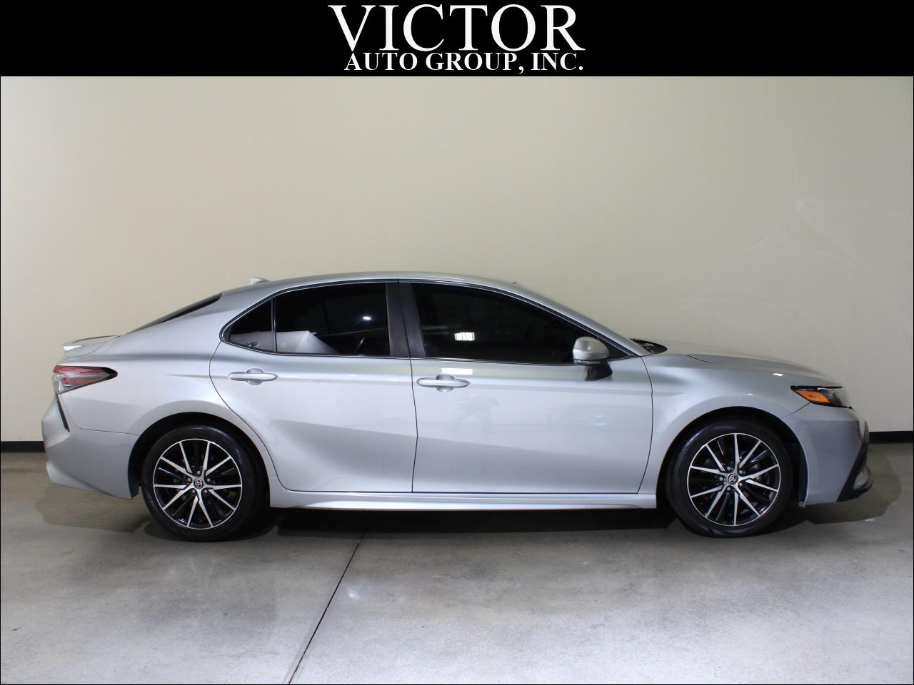 Toyota Camry SE 2021