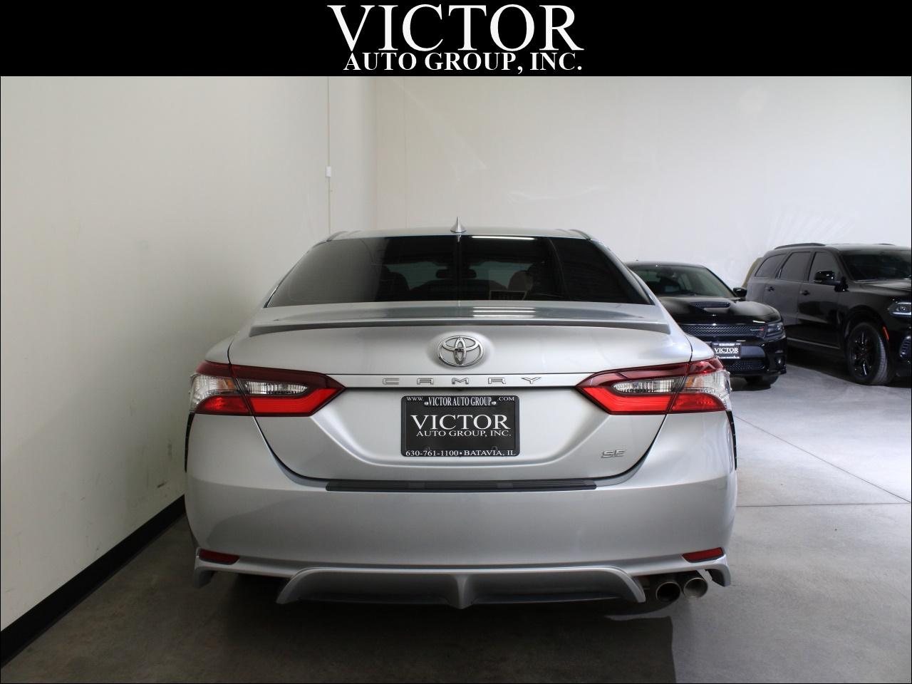 Toyota Camry SE 2021