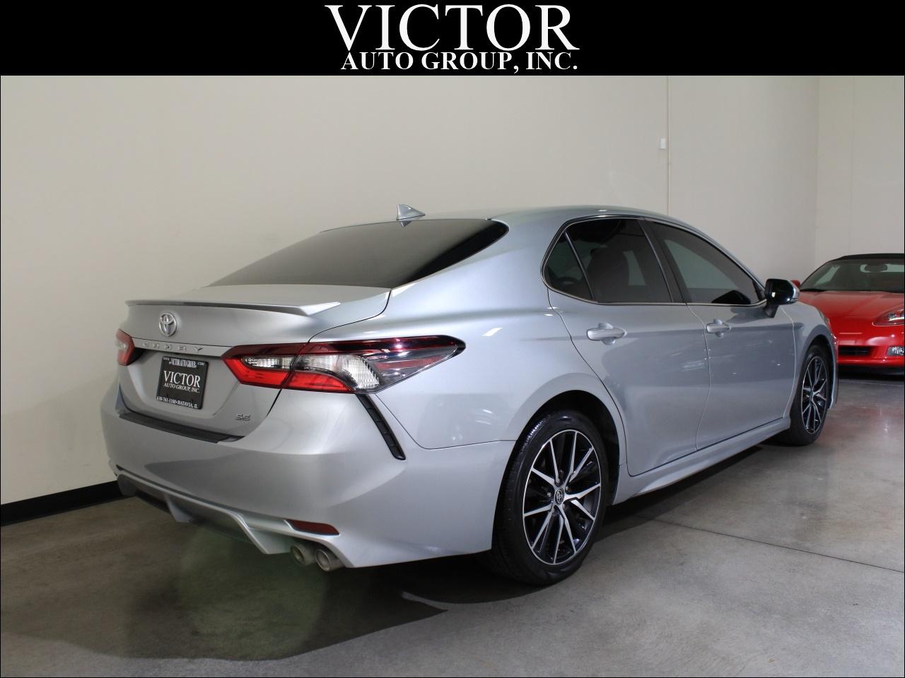 Toyota Camry SE 2021