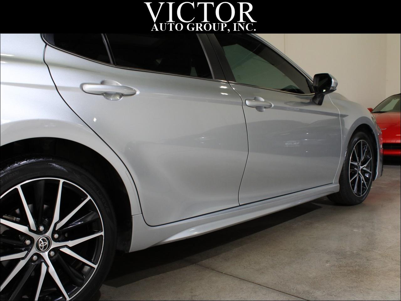 Toyota Camry SE 2021