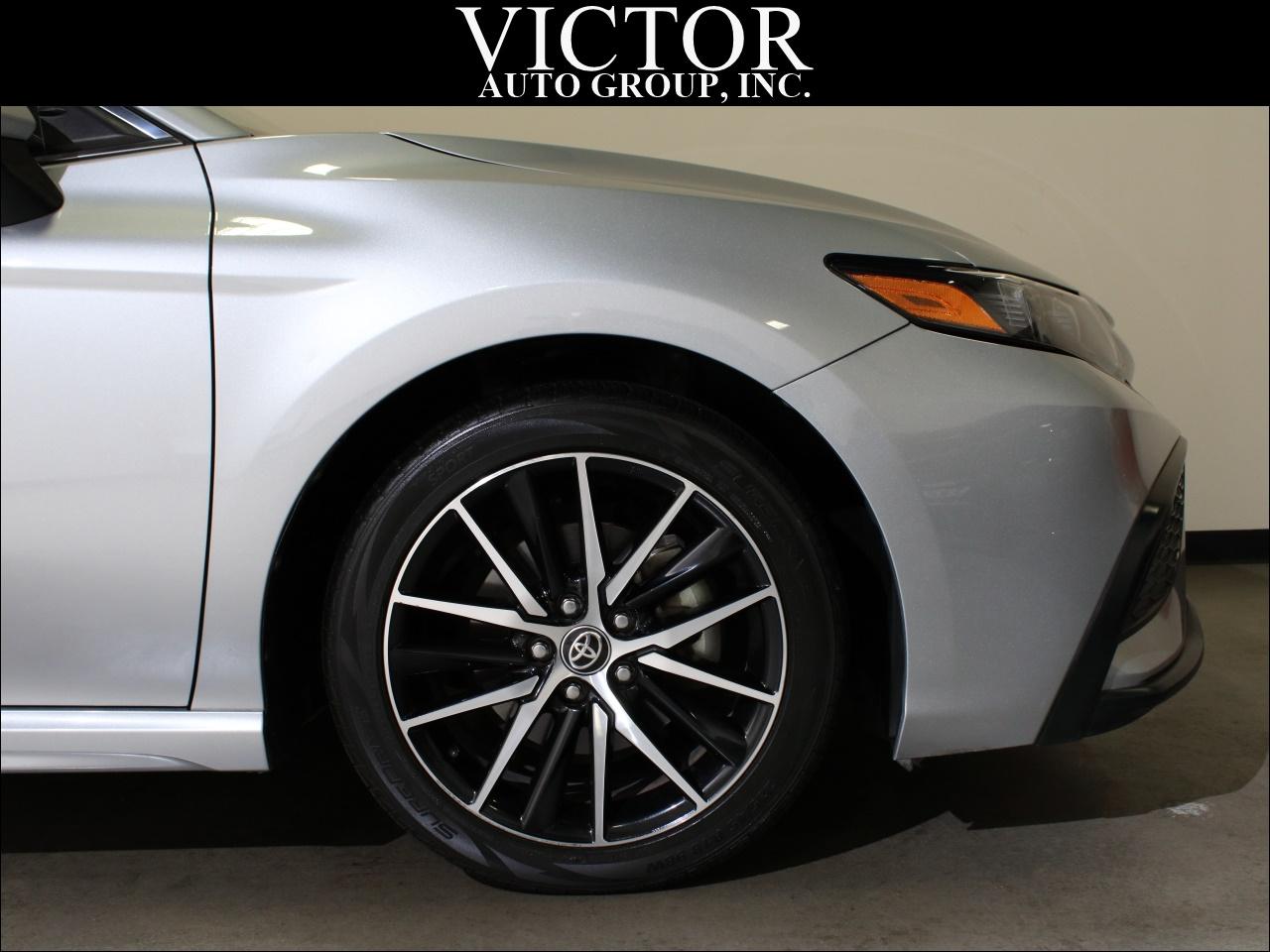 Toyota Camry SE 2021