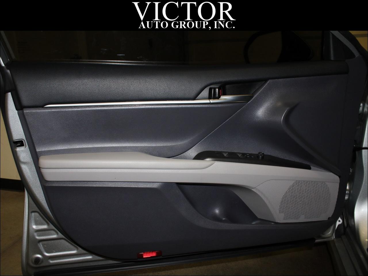 Toyota Camry SE 2021