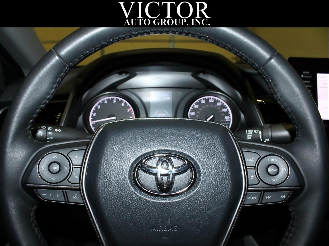 Toyota Camry SE 2021