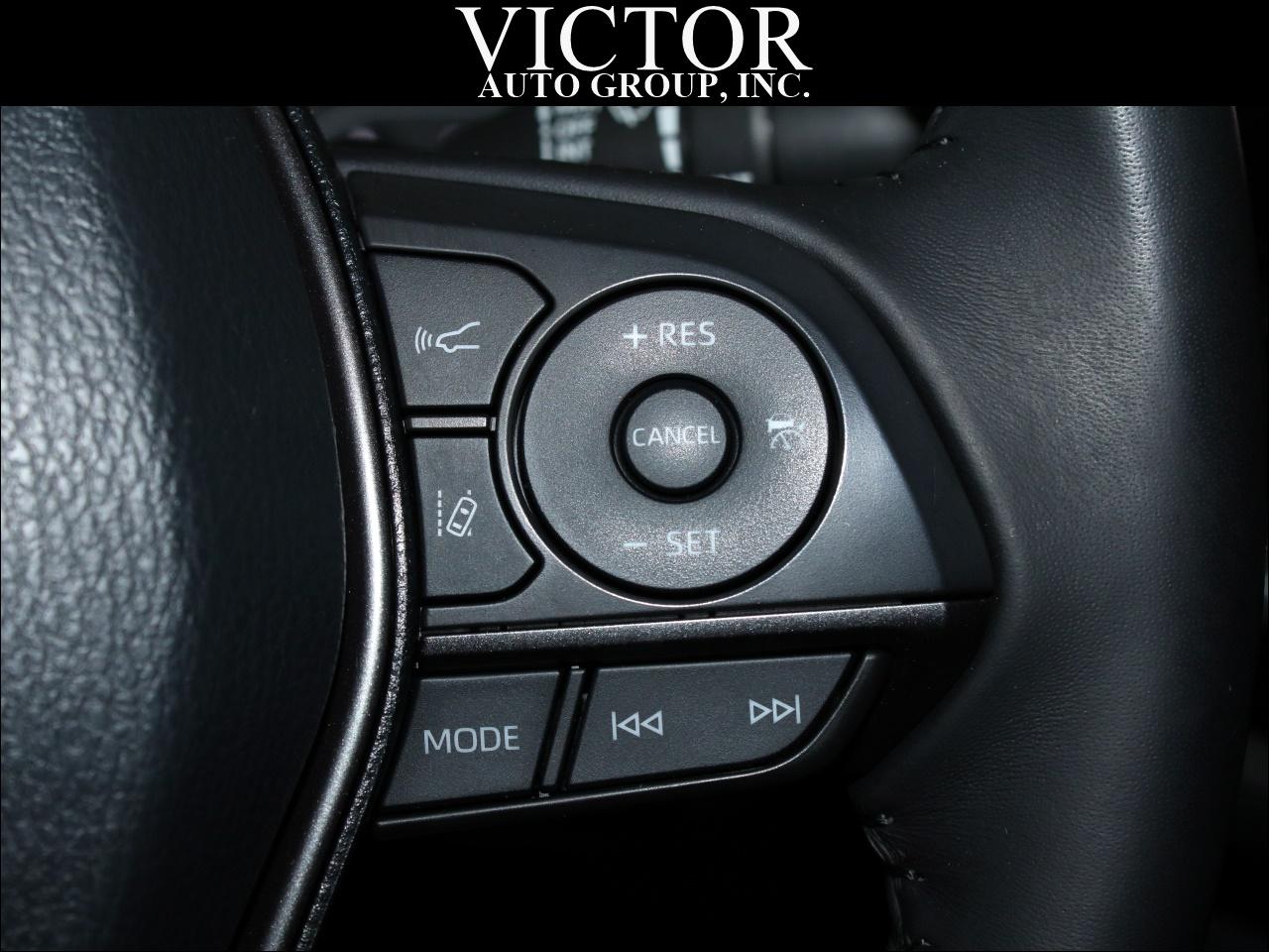 Toyota Camry SE 2021