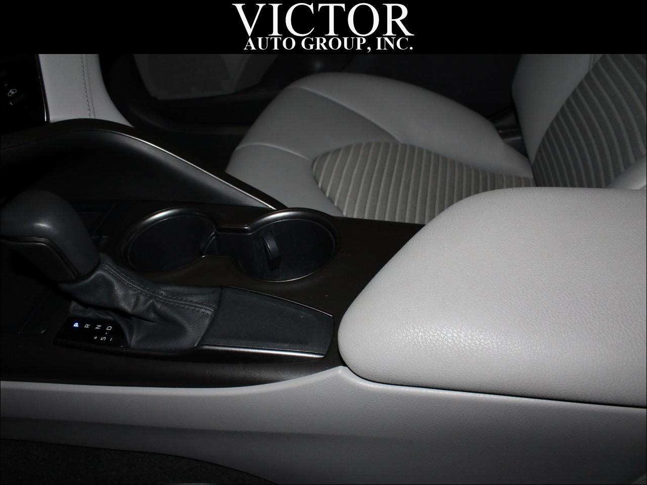 Toyota Camry SE 2021