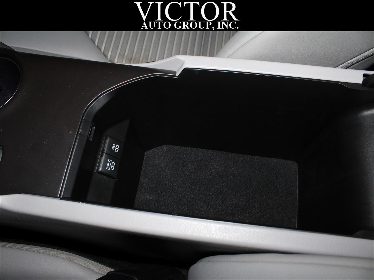 Toyota Camry SE 2021