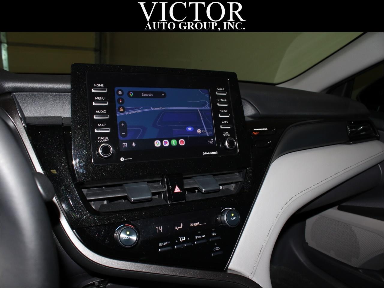 Toyota Camry SE 2021