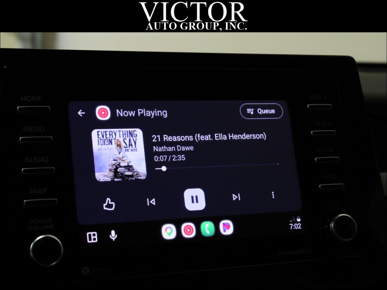 Toyota Camry SE 2021