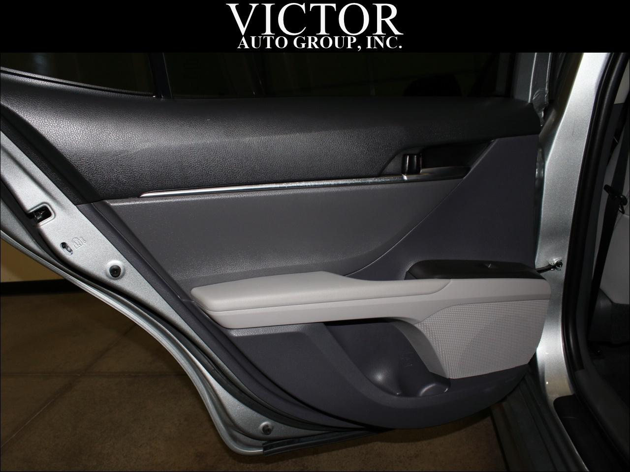 Toyota Camry SE 2021