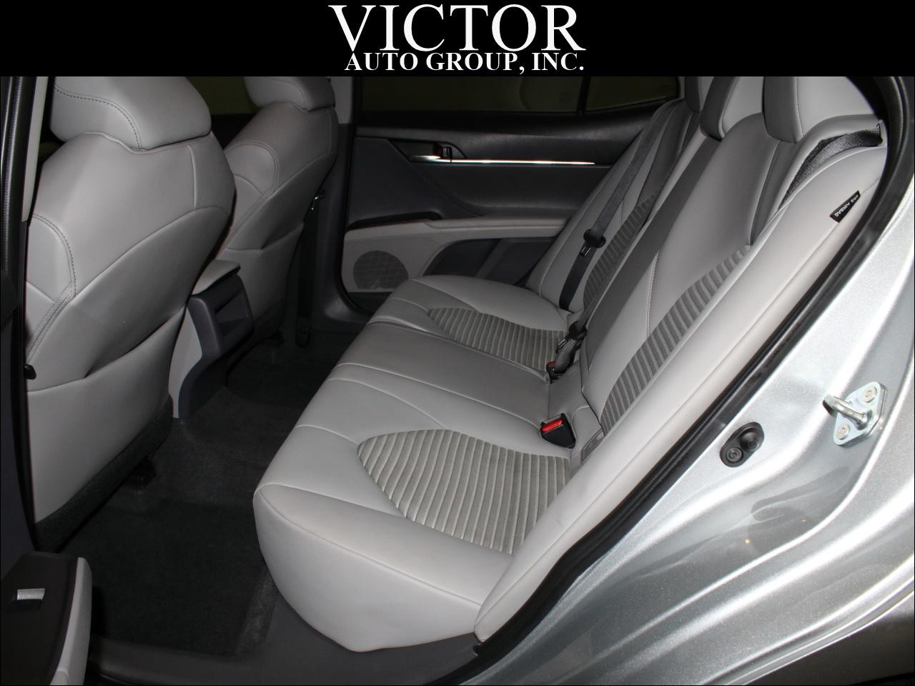 Toyota Camry SE 2021