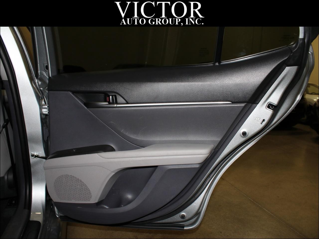 Toyota Camry SE 2021