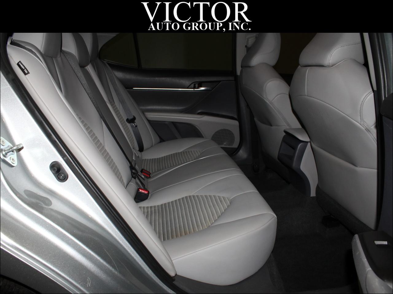 Toyota Camry SE 2021