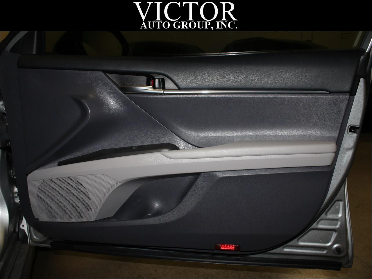 Toyota Camry SE 2021