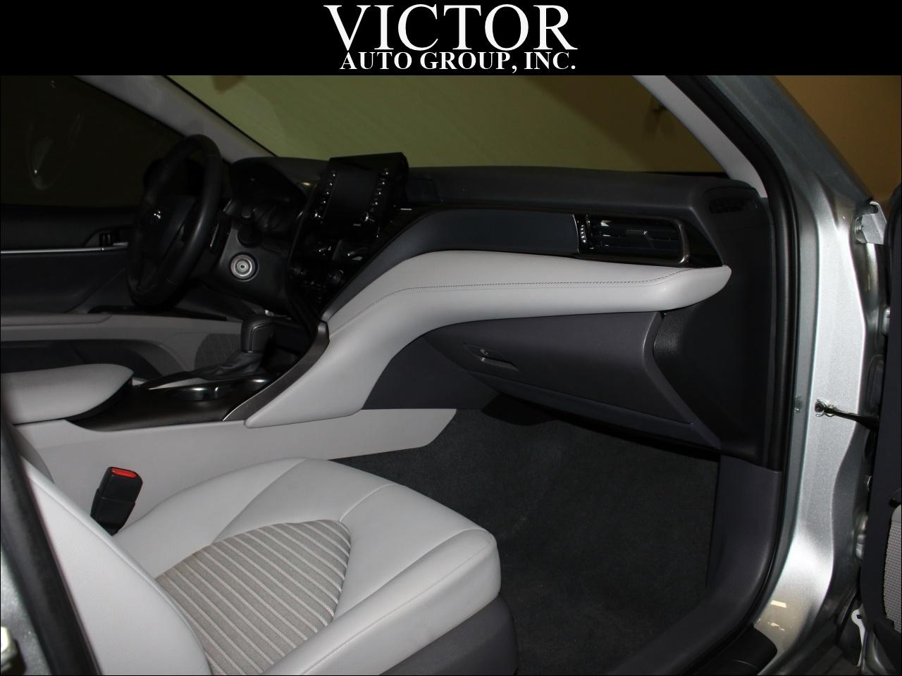 Toyota Camry SE 2021