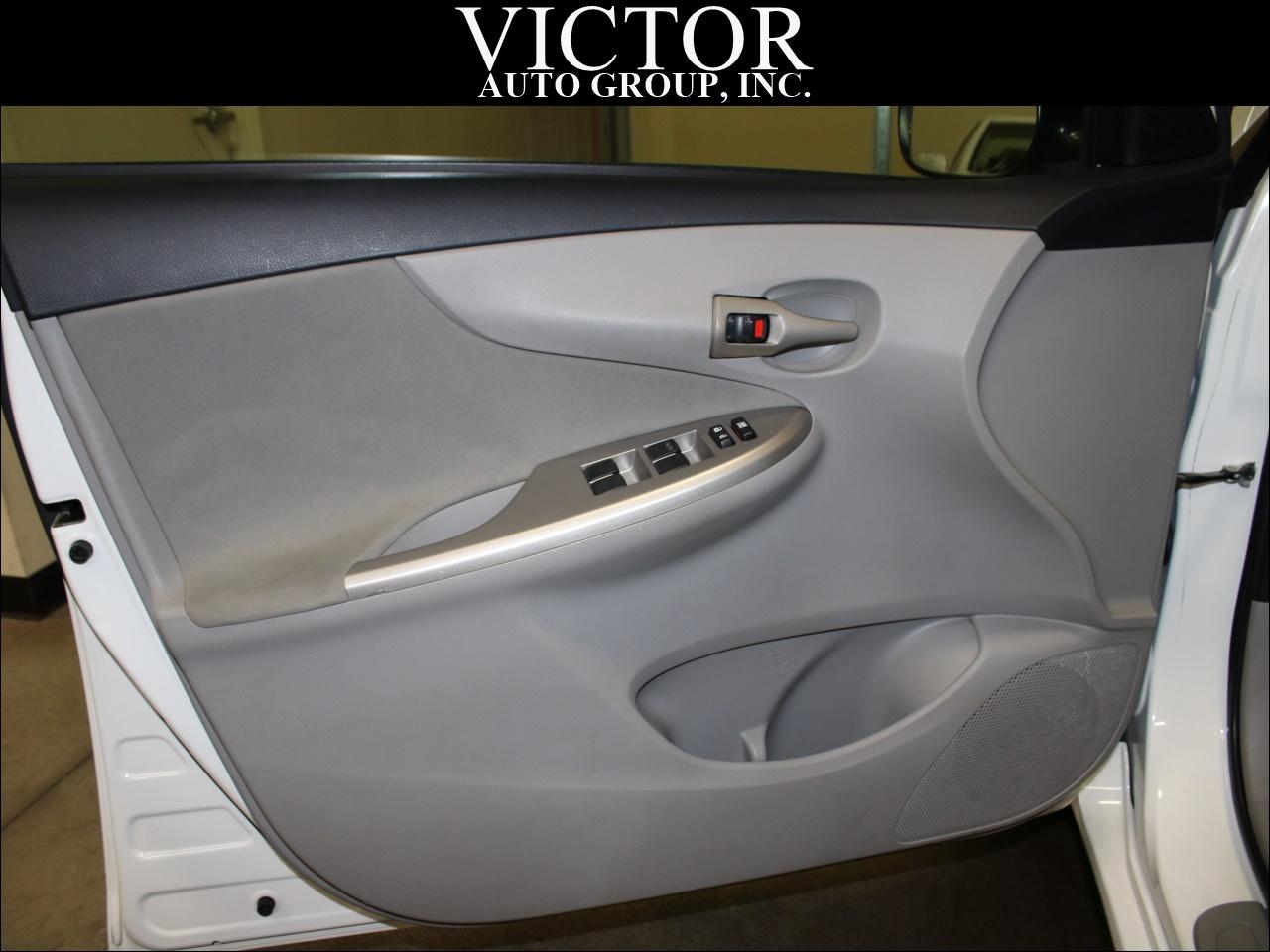 Toyota Corolla LE 2011