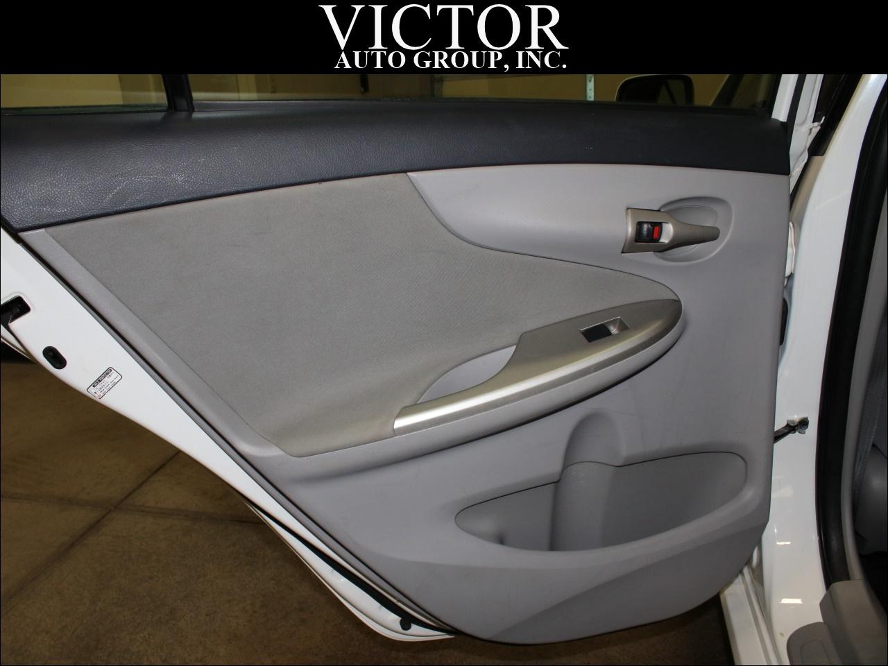 Toyota Corolla LE 2011