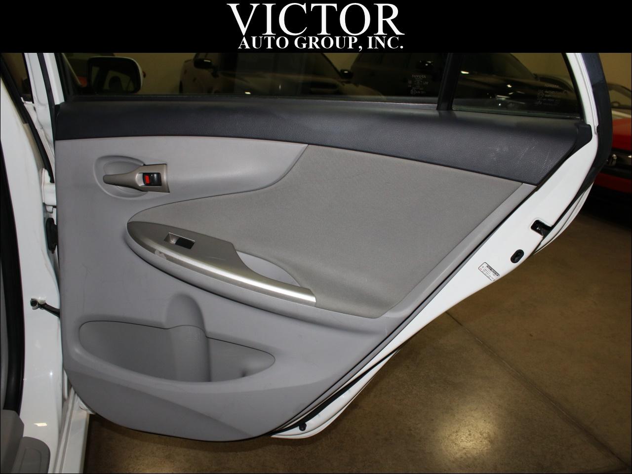 Toyota Corolla LE 2011