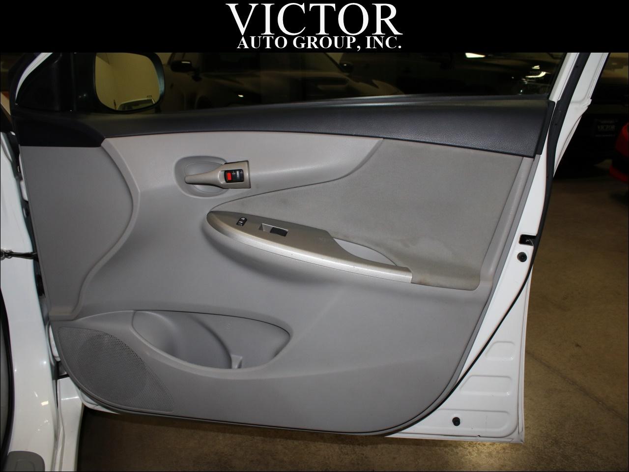 Toyota Corolla LE 2011