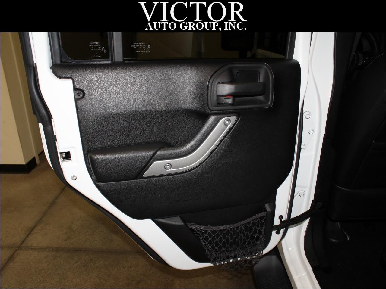 Jeep Wrangler Unlimited Sahara 4WD 2015