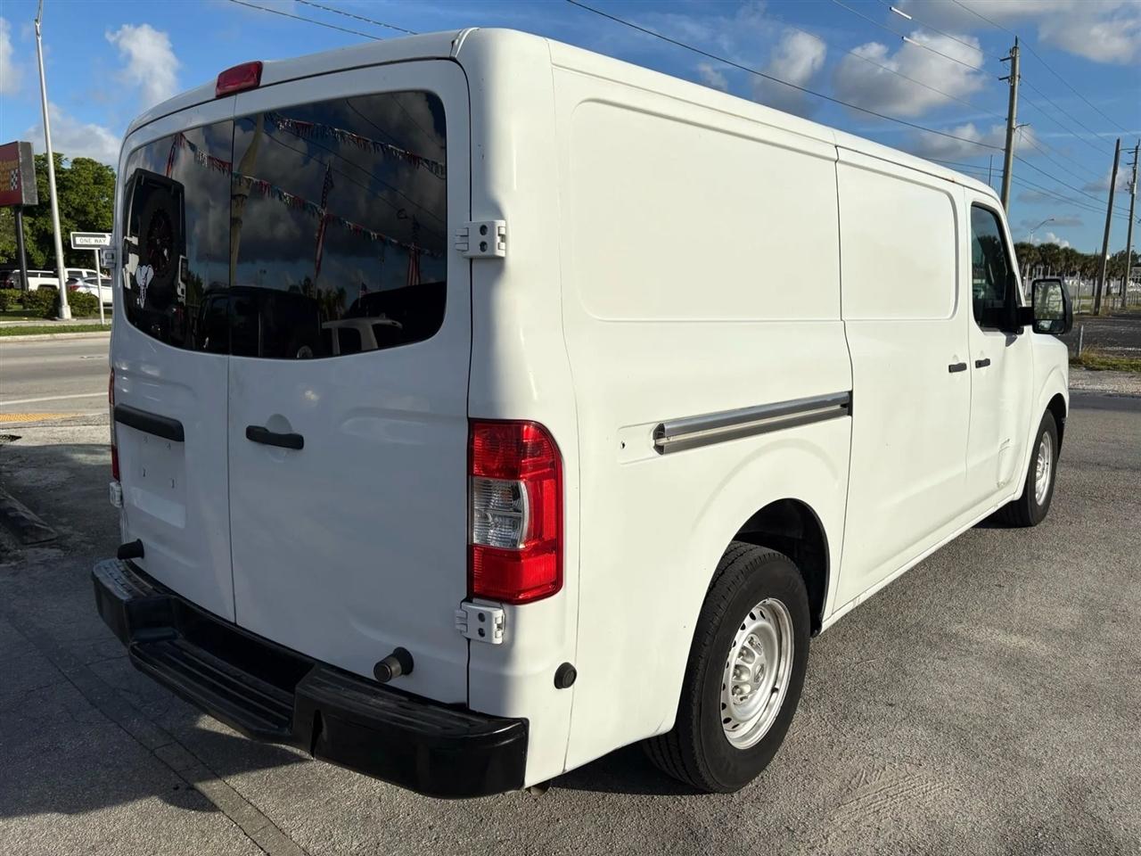 Nissan NV Cargo  2013