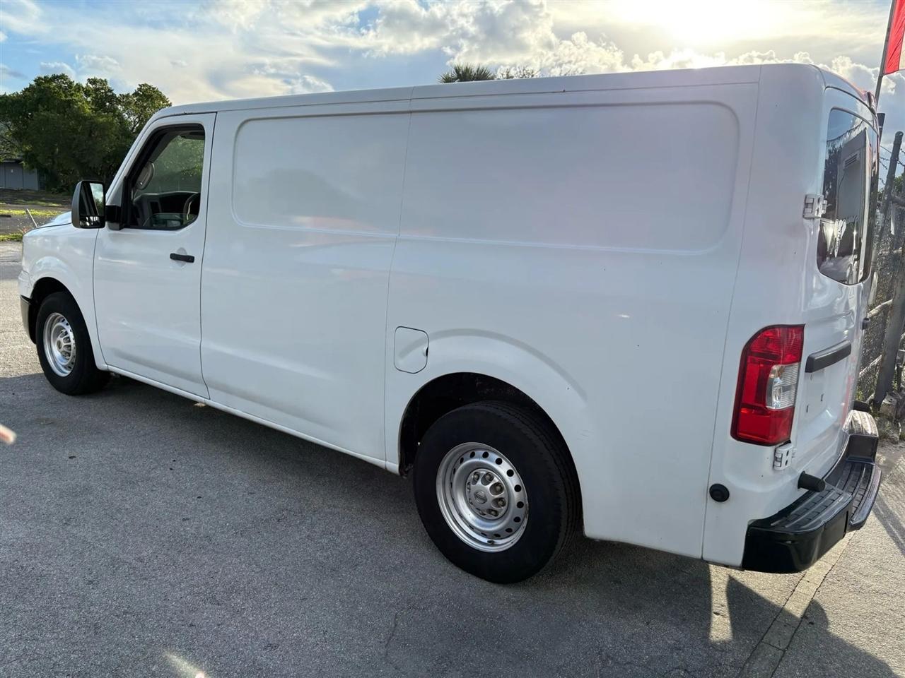 Nissan NV Cargo  2013