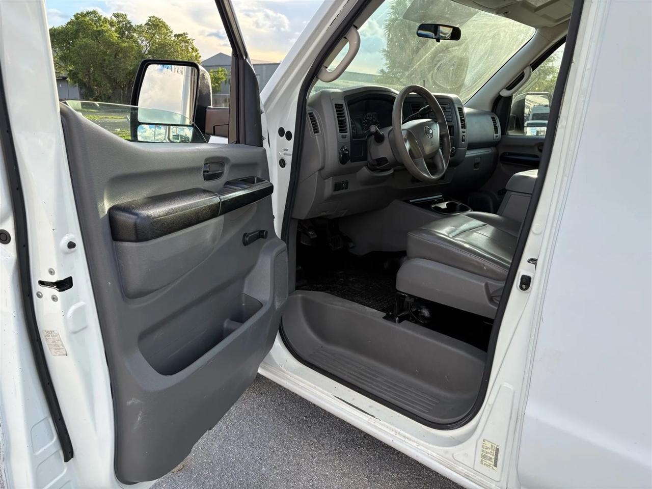 Nissan NV Cargo  2013