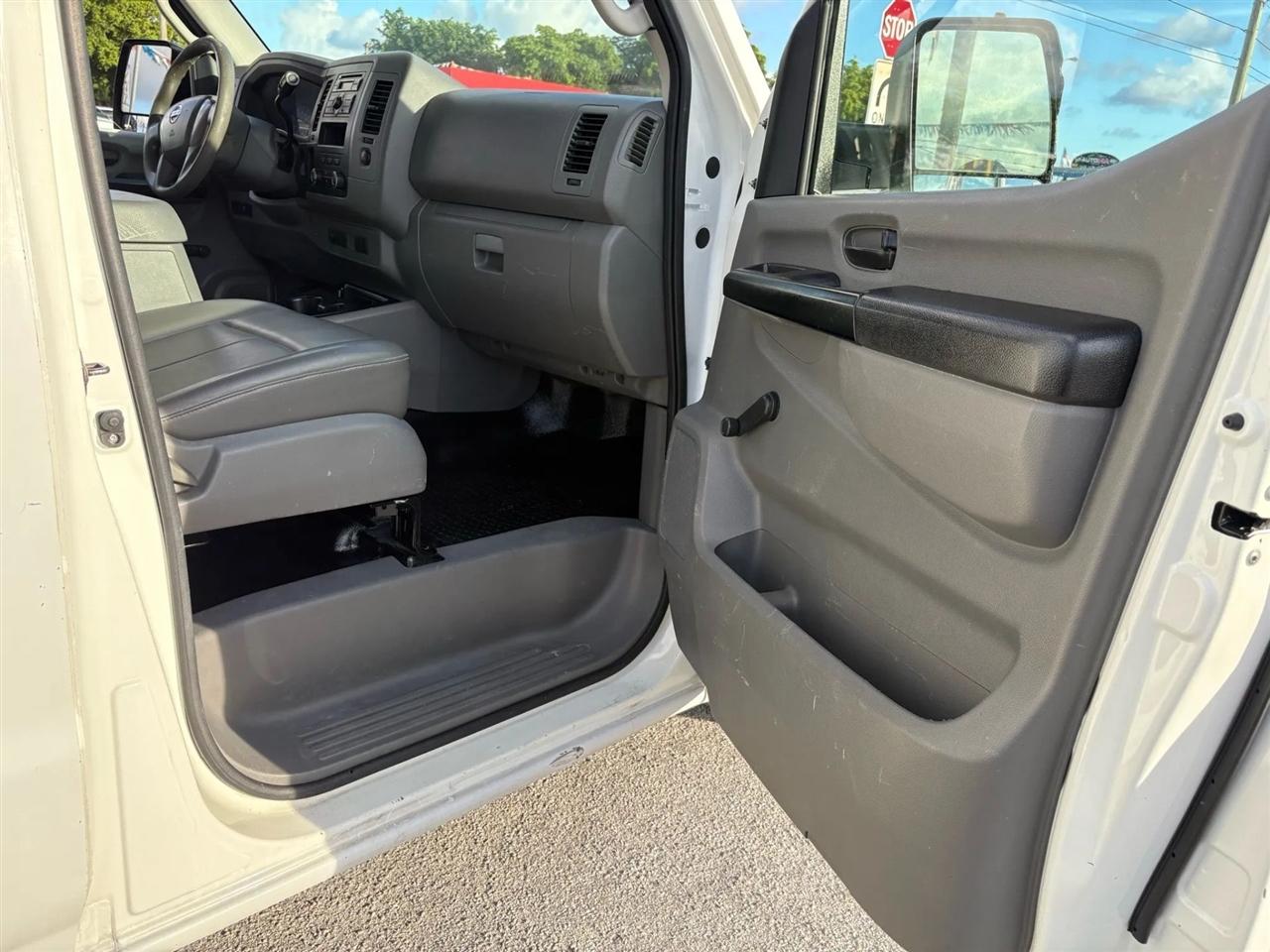 Nissan NV Cargo  2013