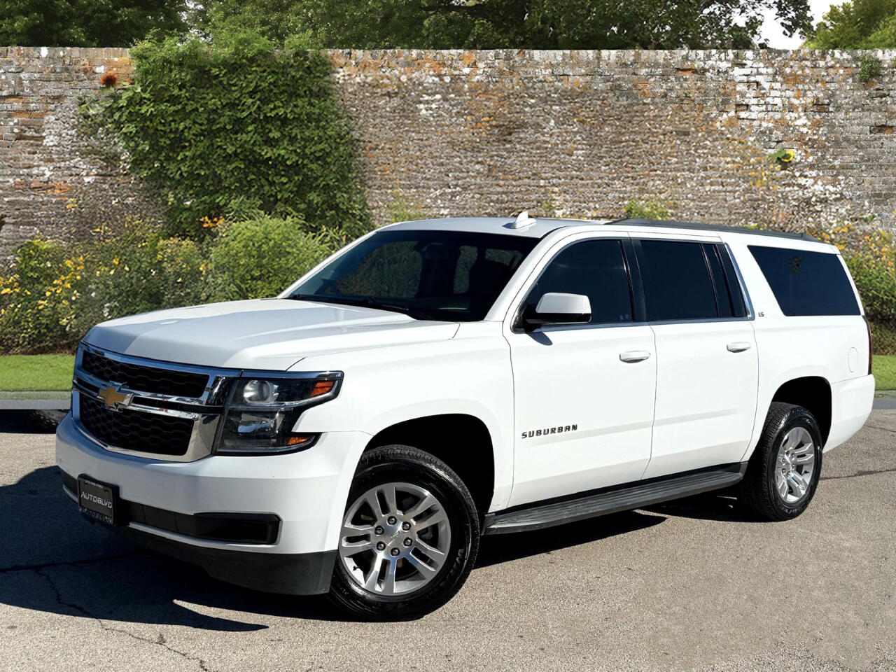 Chevrolet Suburban LS 2WD 2016