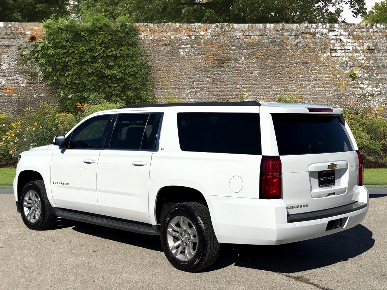 Chevrolet Suburban LS 2WD 2016