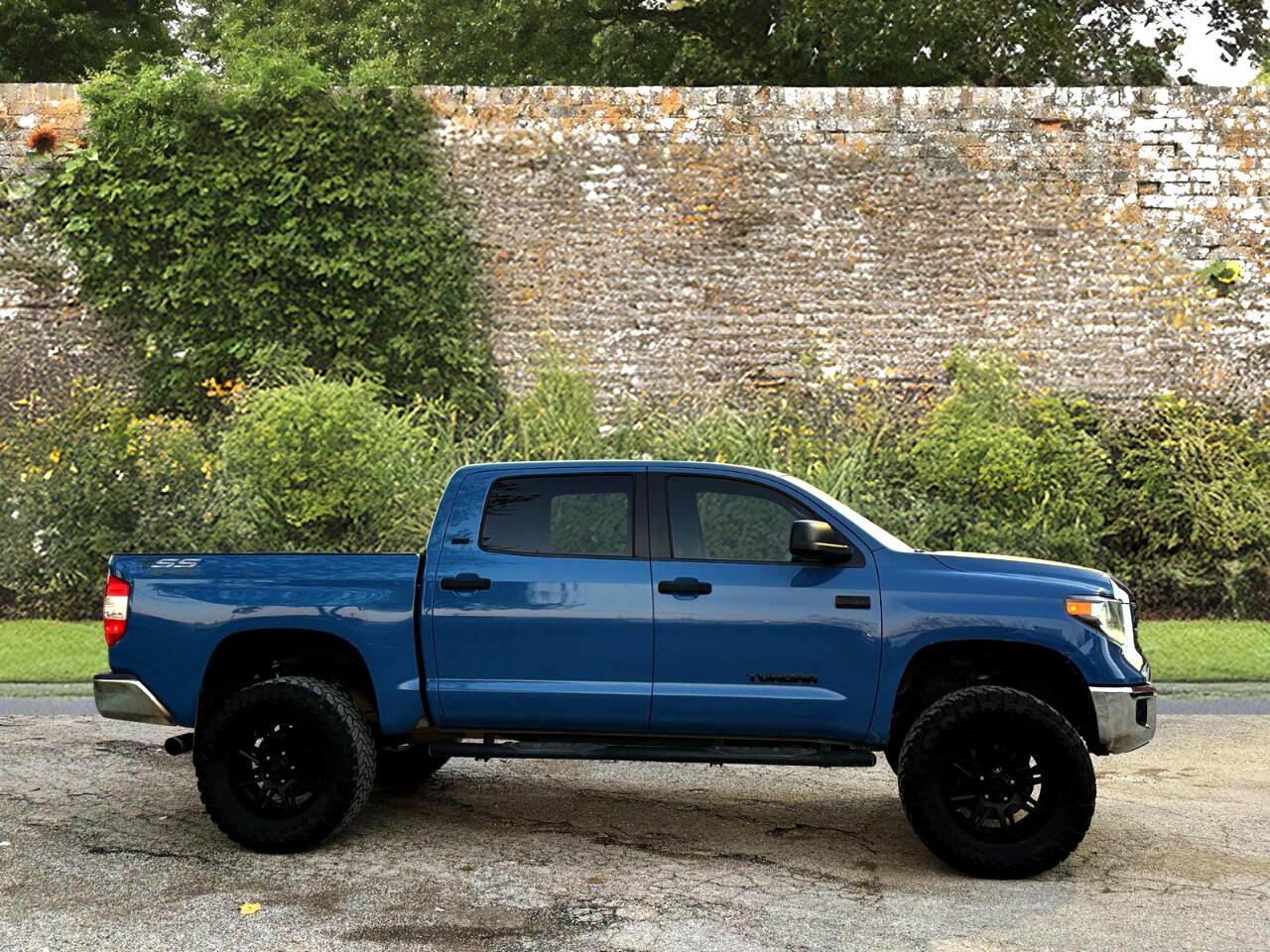 Toyota Tundra SR5 5.7L V8 CrewMax 2WD 2020