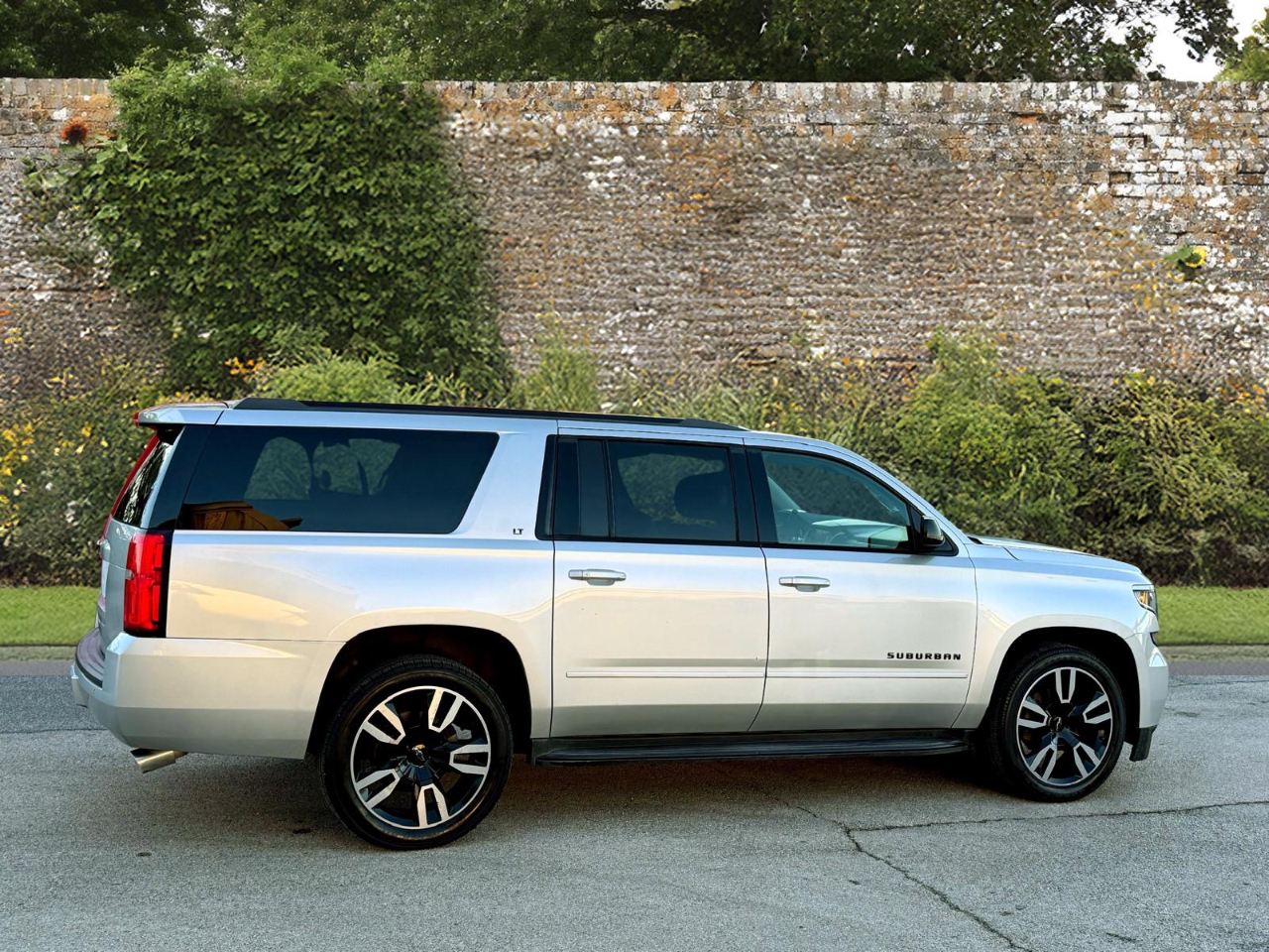 Chevrolet Suburban LT 4WD 2018