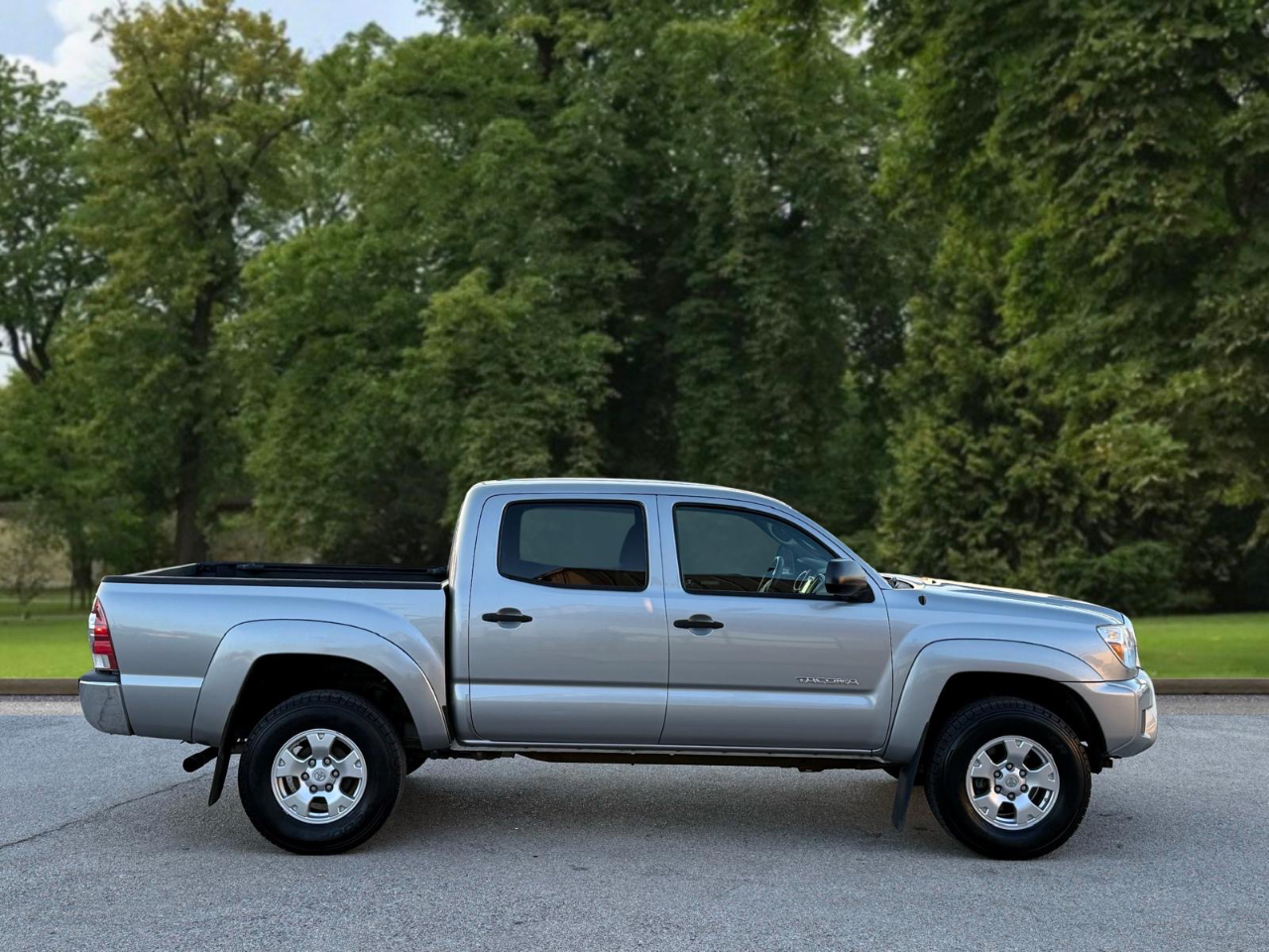 Toyota Tacoma PreRunner Double Cab V6 5AT 2WD 2015